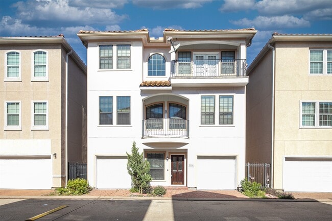 Building Photo - 7130 Laguna Villas