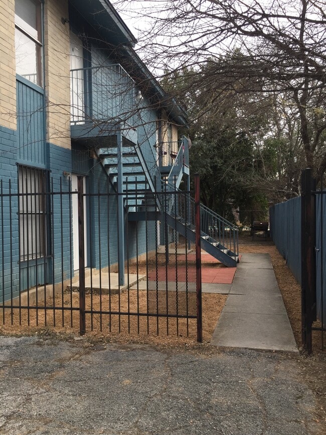 Photo - 10910 Baltic Dr Unidad 1