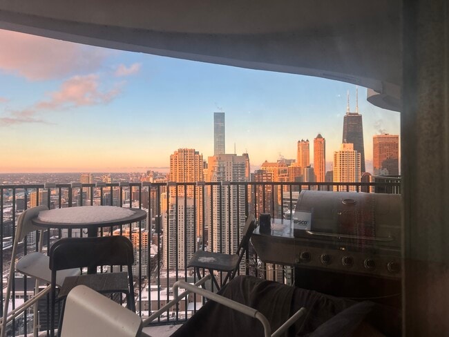 Photo - 300 N State St Unidad River North  5617