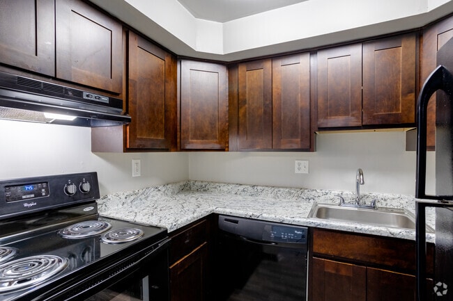1 BR, 1 BA - 600 SF