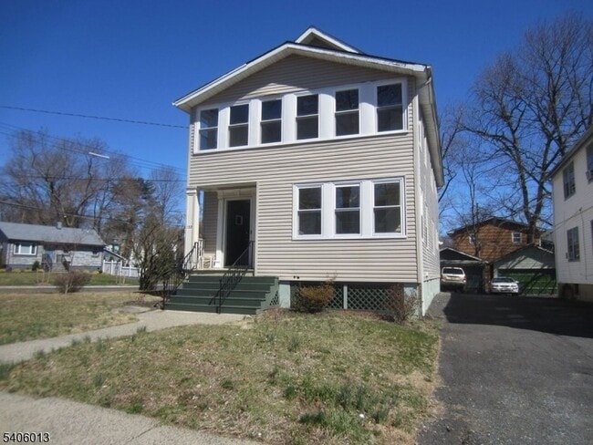 Photo - 133 Willowdale Ave