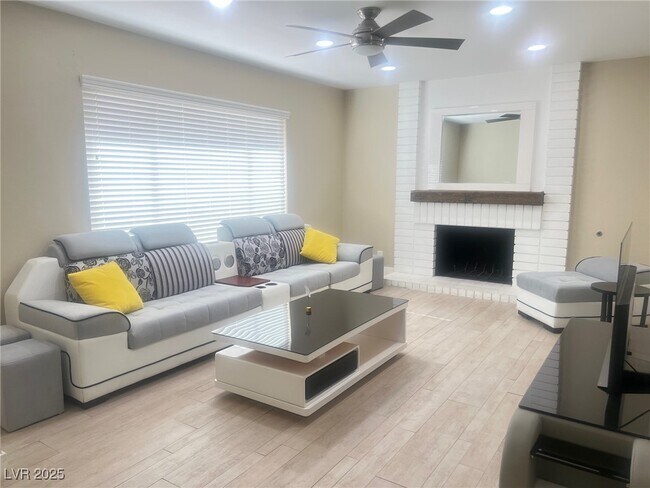 Photo - 4194 Greenpoint St