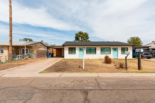 Photo - 114 E Elliot Rd