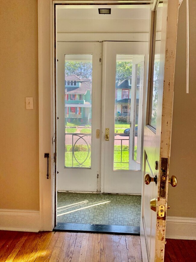 Building Photo - 922 Westcott St