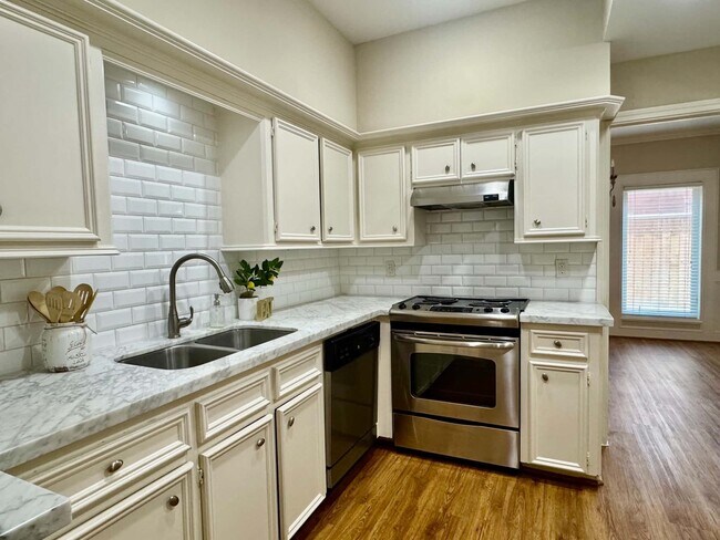 Photo - 2413 Potomac Dr Unit D