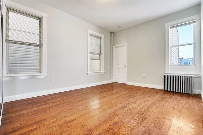 Building Photo - 1301 9th Street Unit Apt 1 Front Room