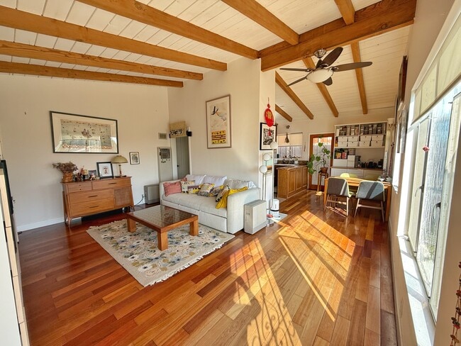Building Photo - 1231 Montecito Dr
