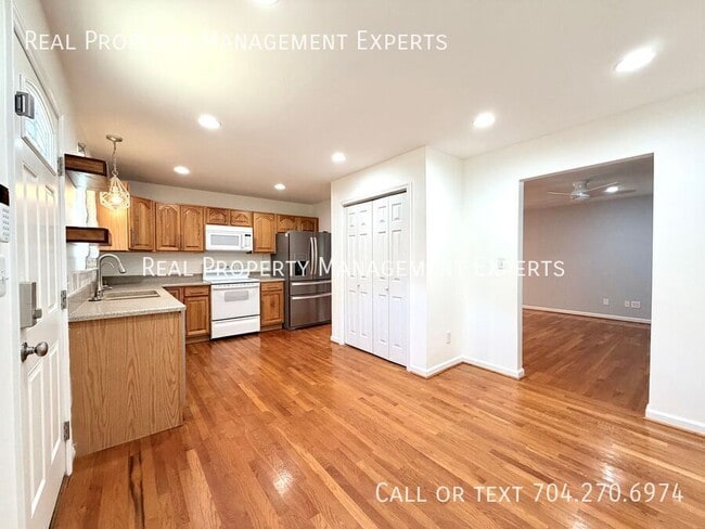 Photo - 3733 Hayden Dr