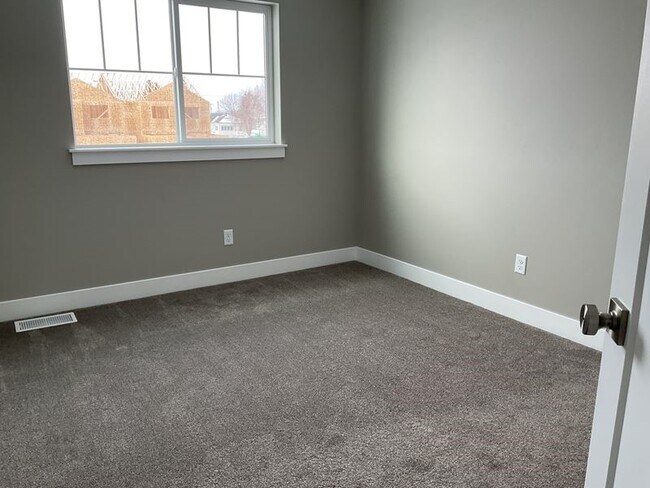 Photo - 10611 N 36th E