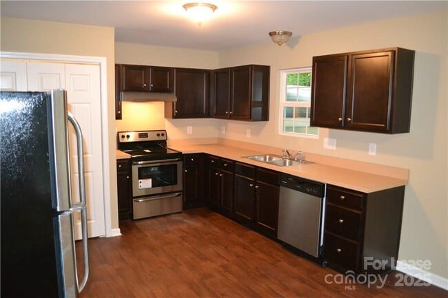 Photo - 2919 Archdale Dr