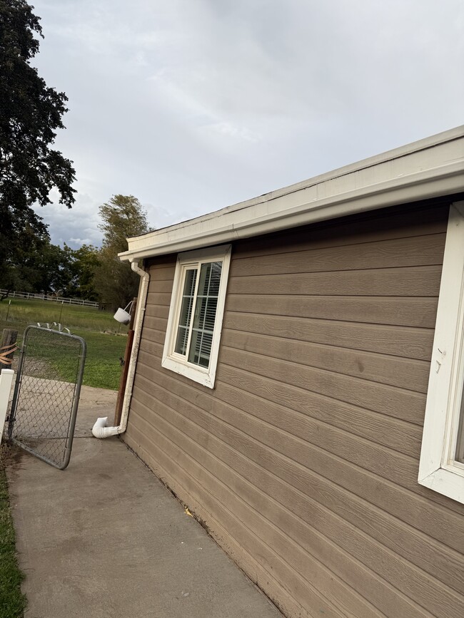 Photo - 9022 State Highway 99E