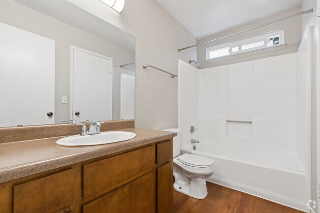 2BR, 2BA - 992SF - Second Bathroom
