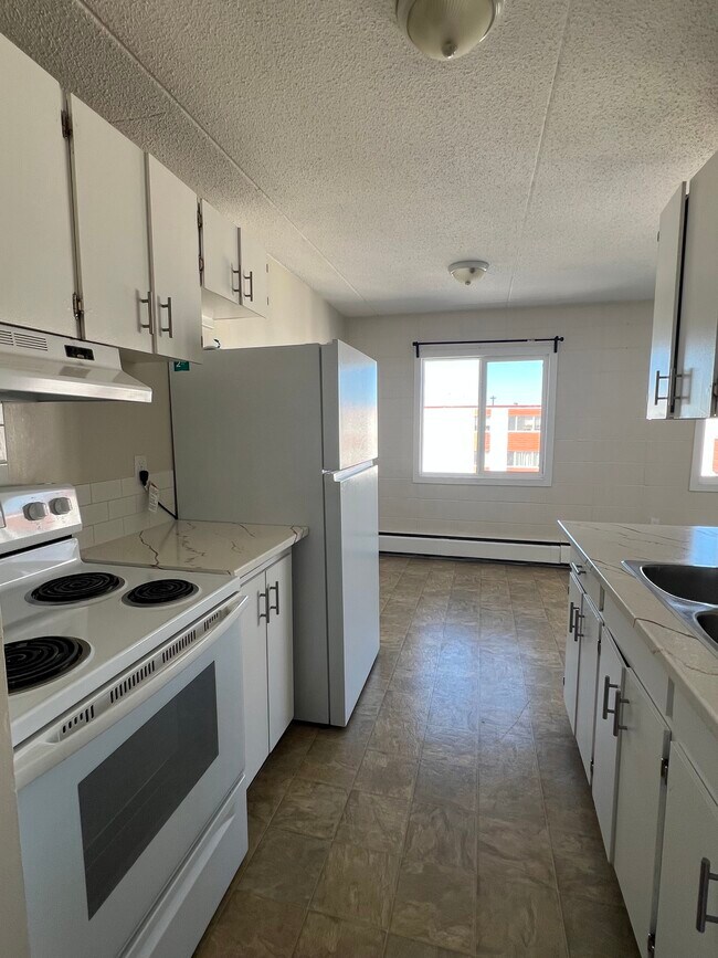 Photo - 16421 Stony Plain Rd Unit SR-504