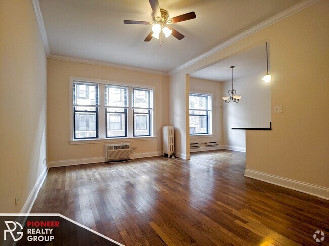 Building Photo - 736 W Addison St Rental