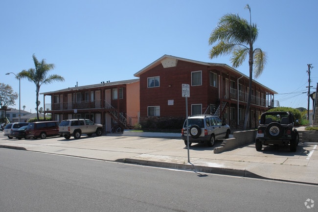 1571 Oliver Ave - Swiss Chalet Apartments