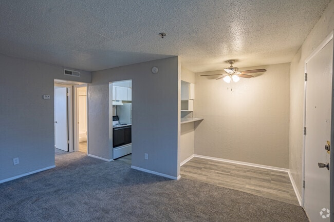 1BR, 1BA - 580SF Living Room