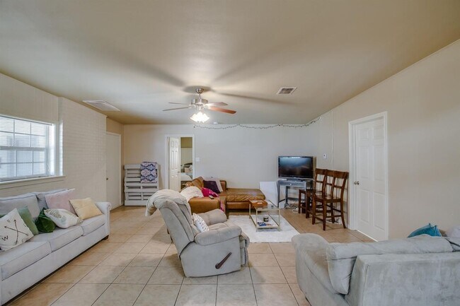 Photo - 3114 30th St Unidad Front