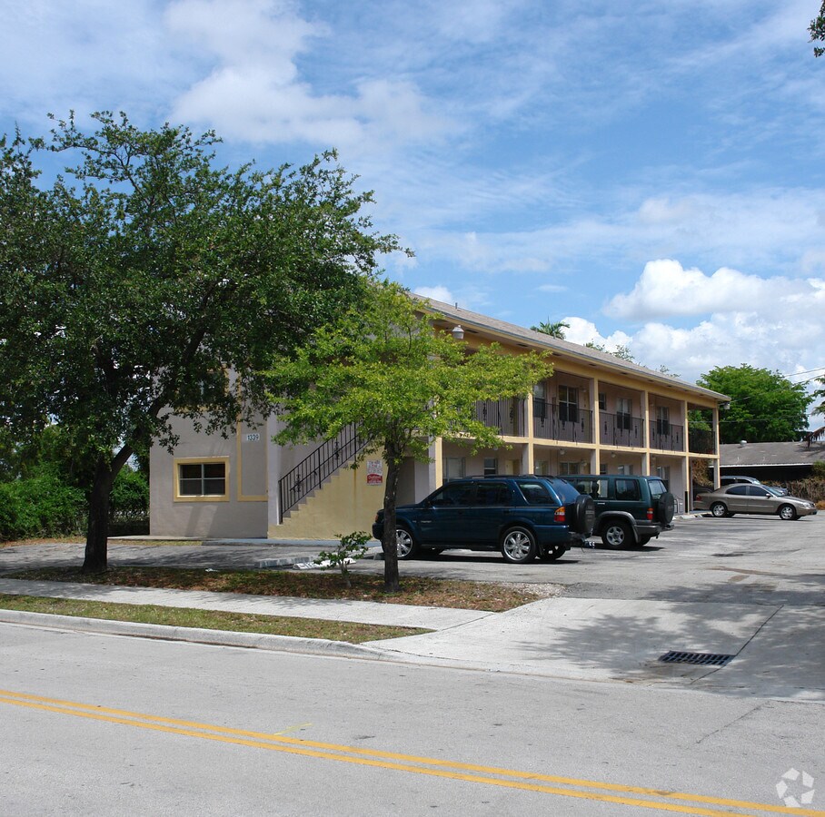 Photo - 1331-1339 W 30th St