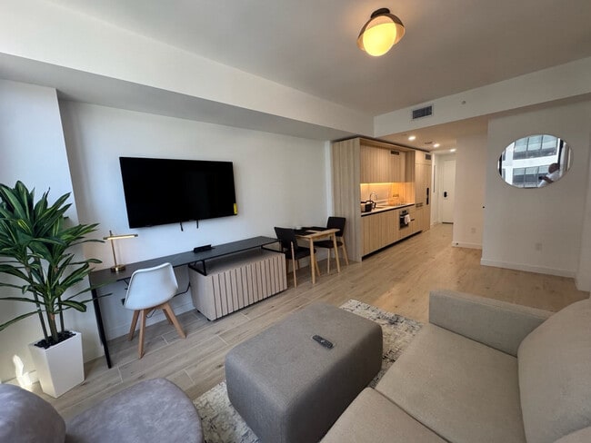 Building Photo - 121 NE 5th St Unit ID1388734P