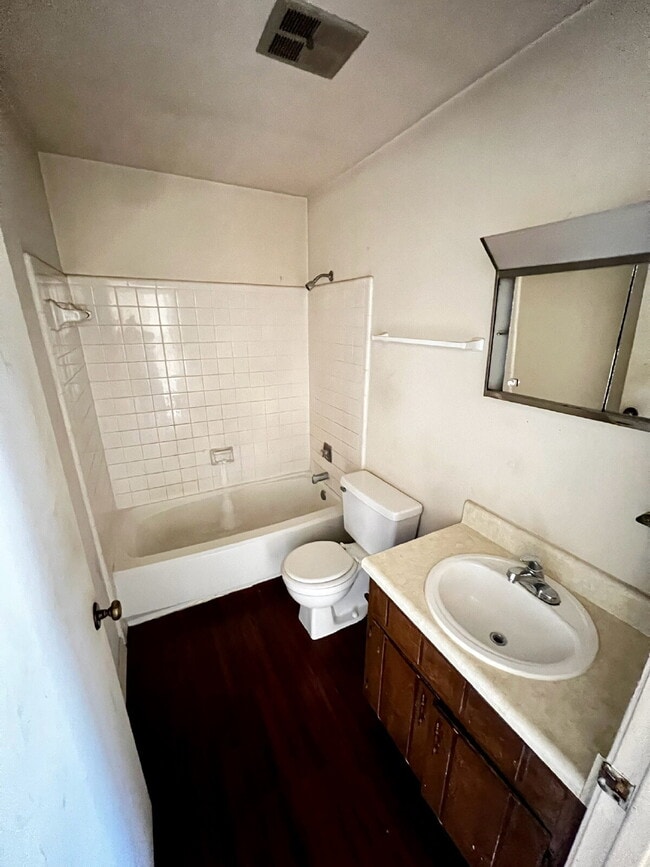 Photo - Spacious 2 Bedroom/1 Bath is located off of Hiliman Golf Course Unit D