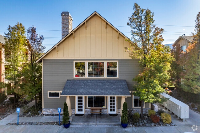 Leasing Office - The Village at Idlewild Park