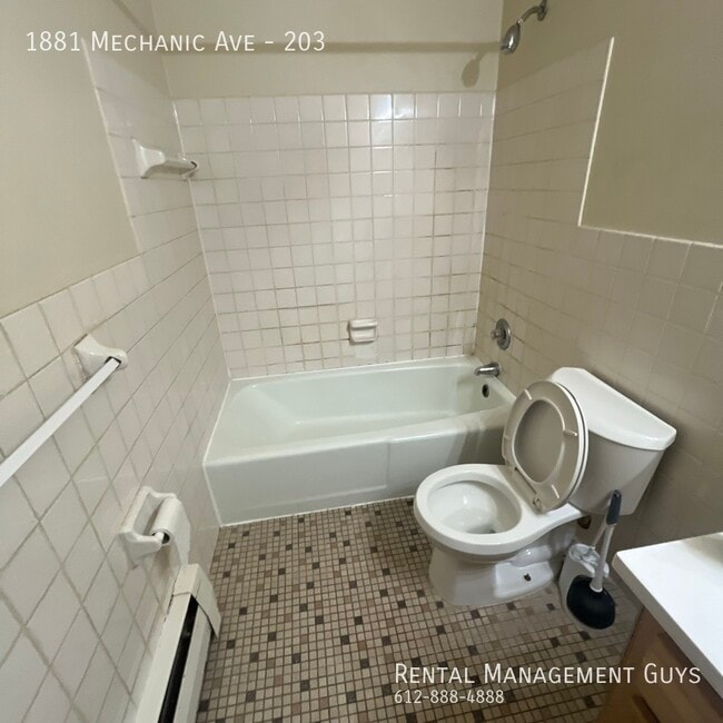 Photo - 1881 Mechanic Ave E Unidad 203