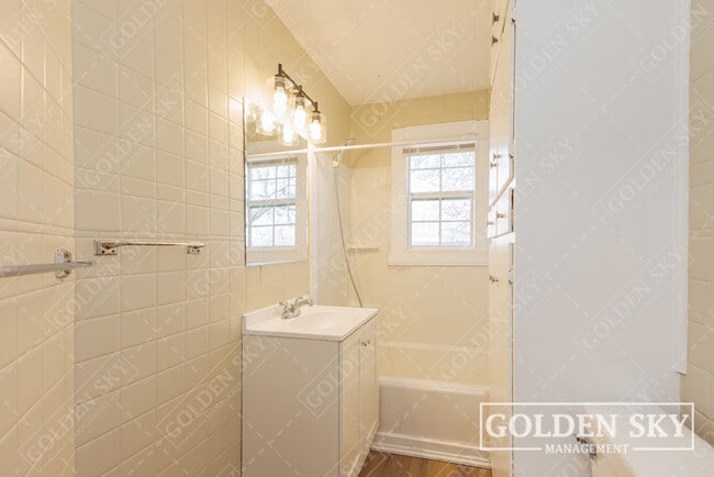 Photo - 4613 S Madison St