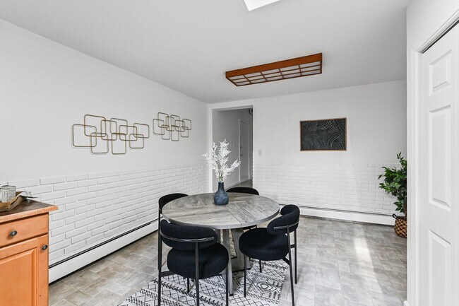 Photo - 1804 Simms St