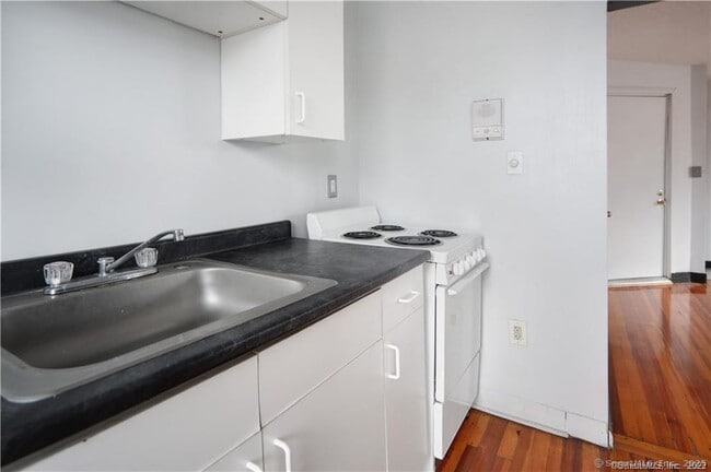Photo - 768 State St Unit 4