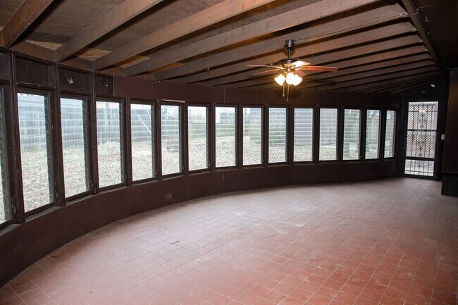 Photo - 1911 S Saratoga Ave