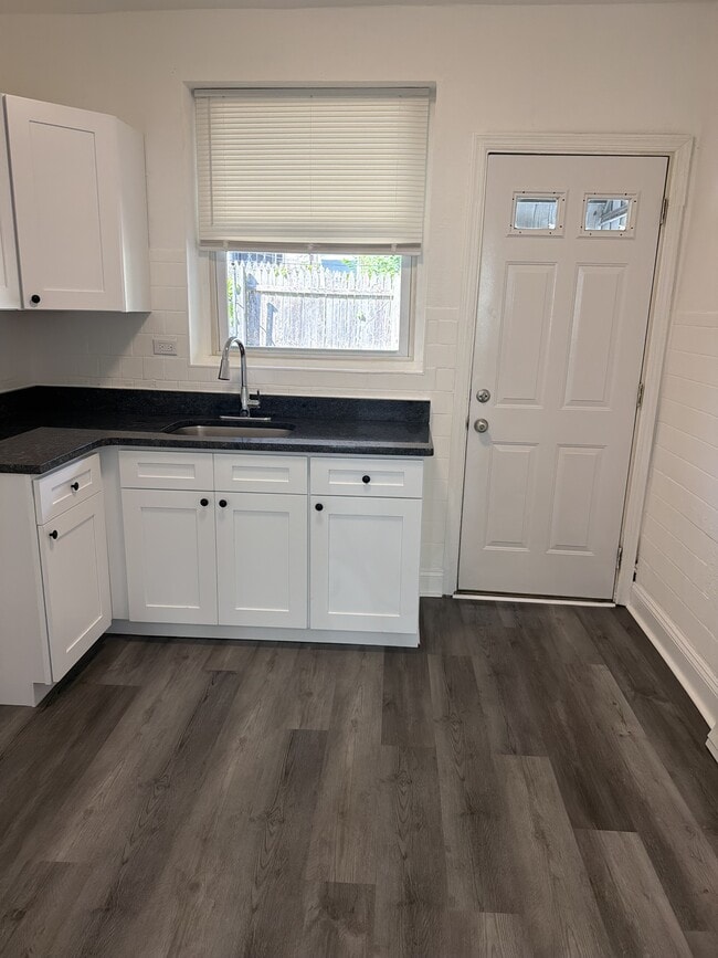 Photo - 2225 McClellan St