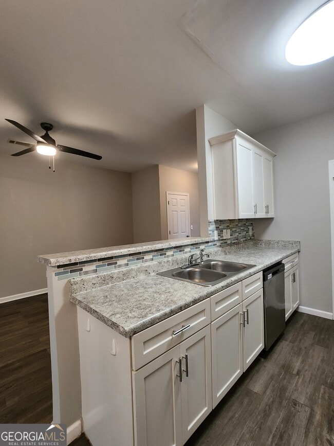 Photo - 285 Brookview Dr