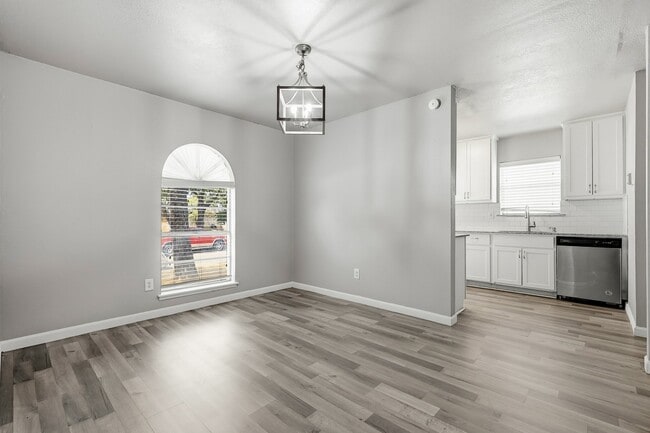 3BR/2.0BA Single Family - Carrollton