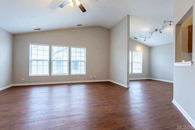 Photo - 3321 Bromley Ln