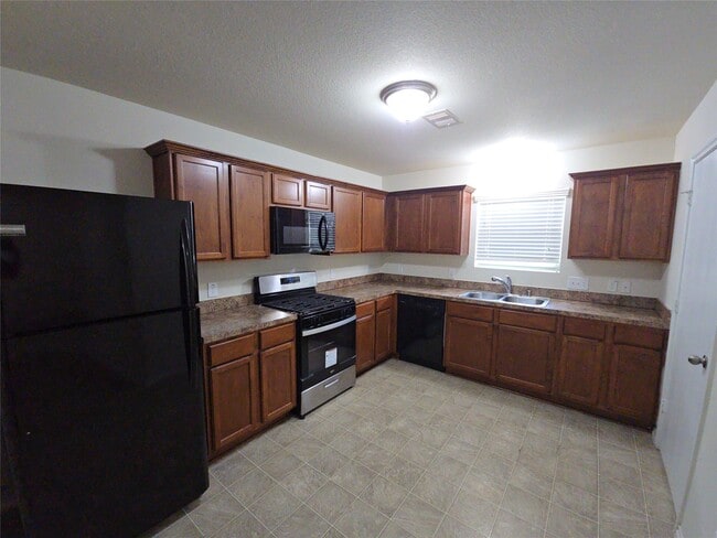 Photo - 810 Lightningbug Ln