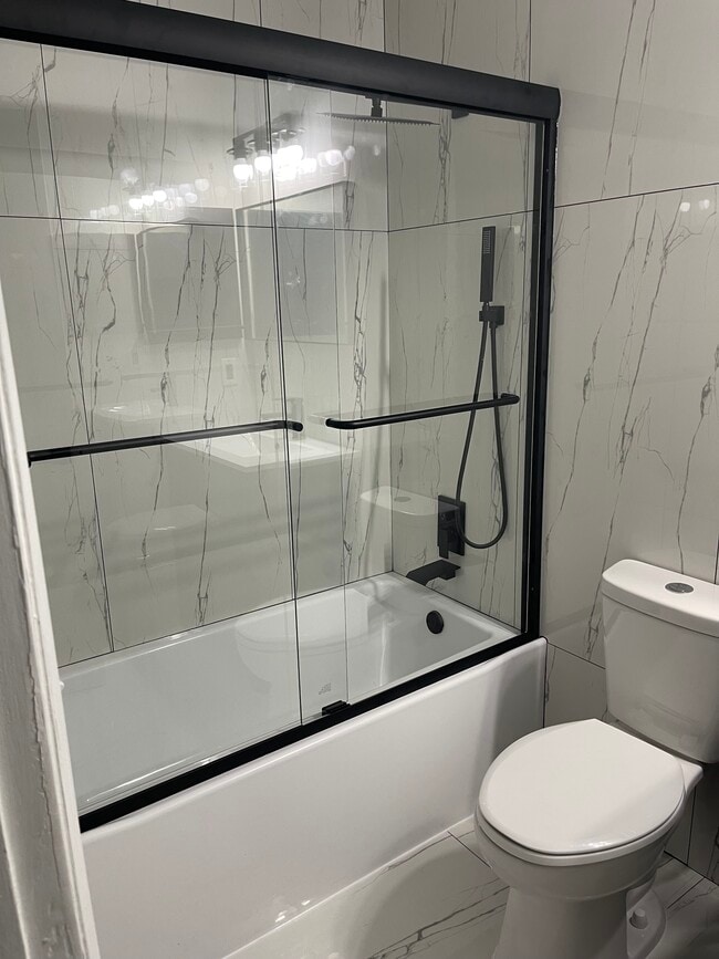 Photo - 843 SW Thrift Ave