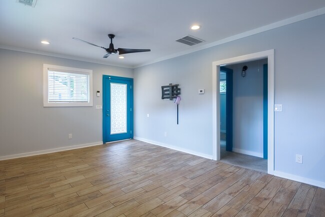 Photo - 1387 Lyle Ave