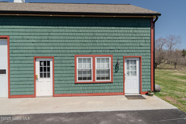 Building Photo - 52 Rte 65A Unit Apt. 2