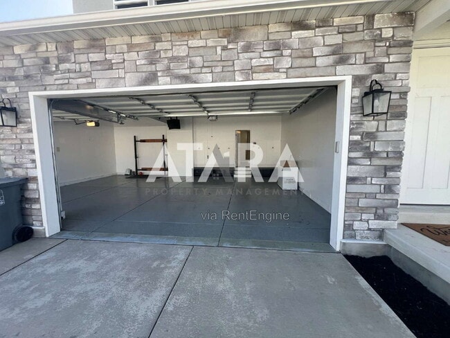 Photo - 1754 Oakwood Ln
