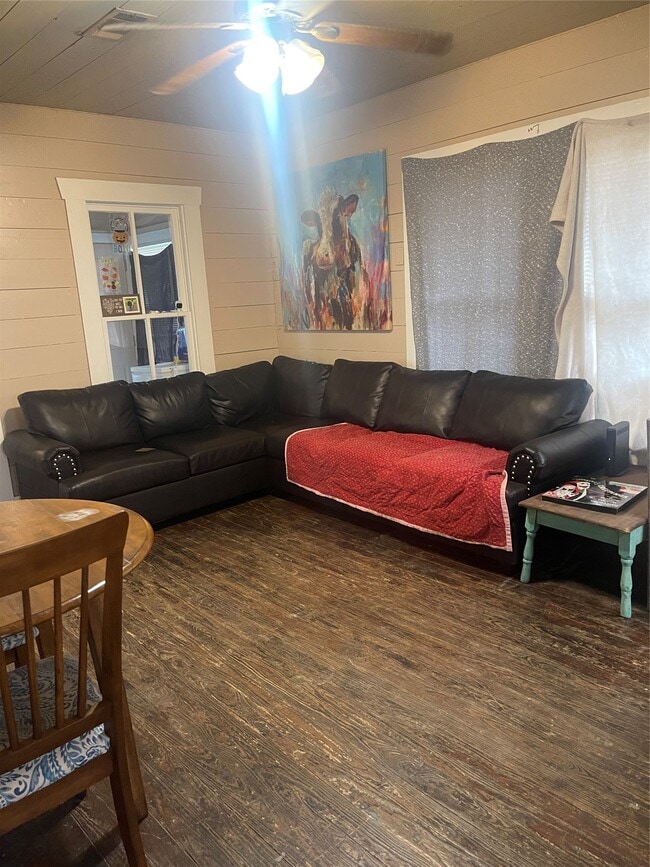 Photo - 707 Avenue J