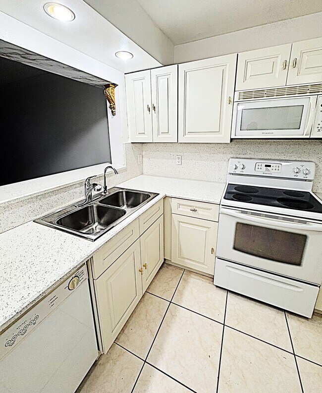 Photo - 110 Lake Emerald Dr Unit 103