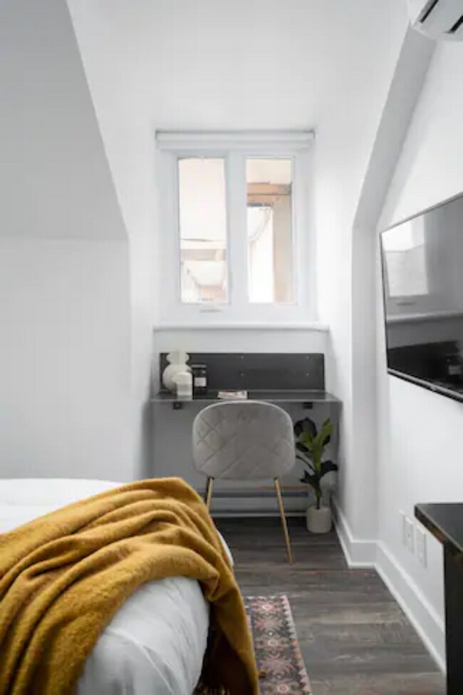 Photo - 2020 Saint Denis St Unit 403