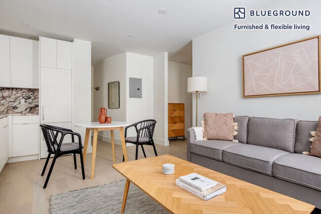 Photo - 300 W 21st St Unidad FL2-ID1448