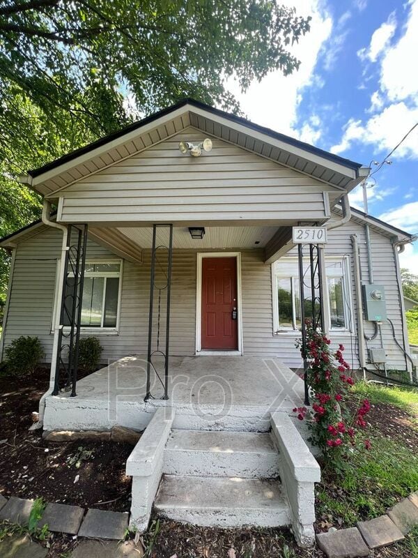 Building Photo - 2510 Iron Gates Rd