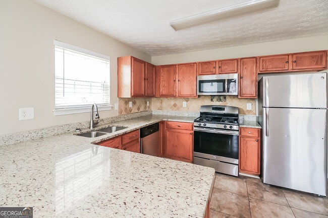 Photo - 415 Parkside Way