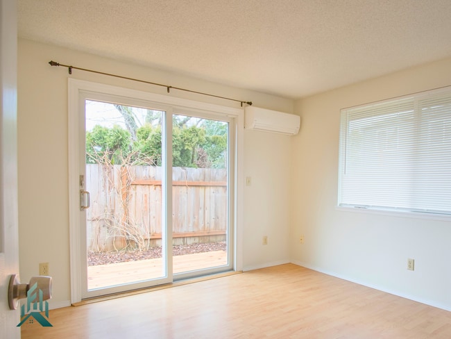 Photo - Quiet and comfortable 3 bed/ 1 bathroom house