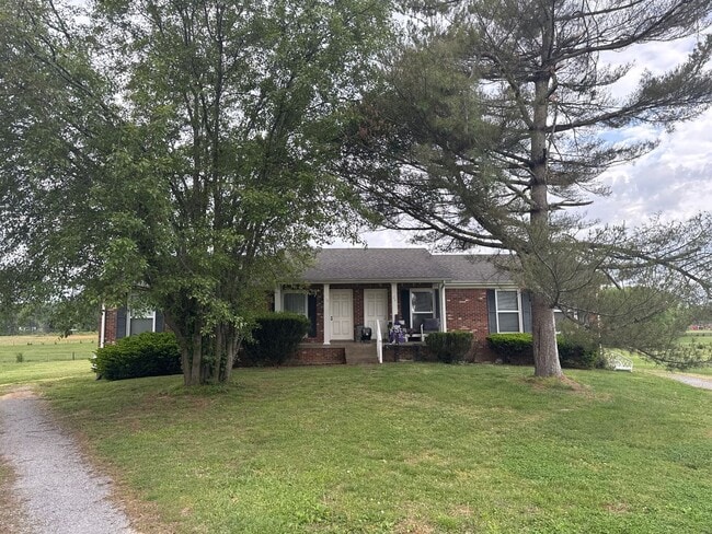 Building Photo - Spacious 3 Bed / 2 Bath Duplex in Lebanon – Comfortable Living with Convenient Location