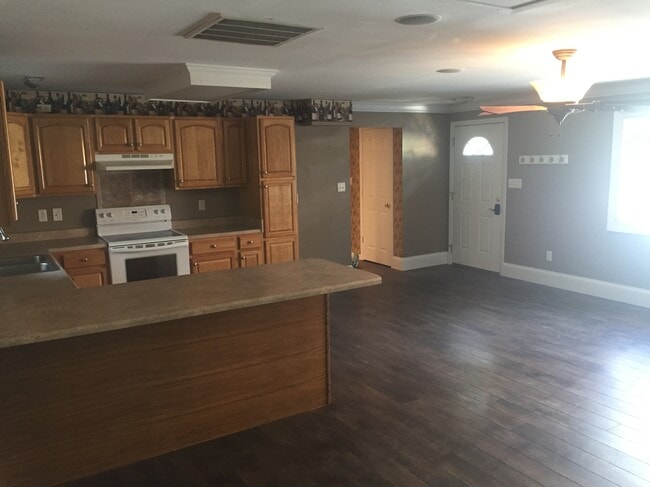 6908 Dorchester Dr Unidad Justin Breiner