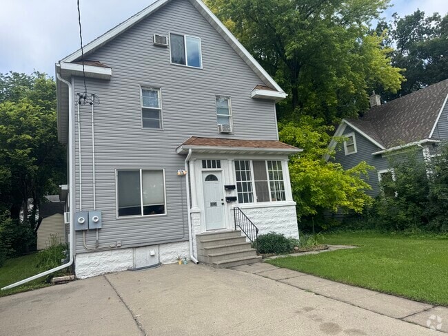 Building Photo - 1006 10th St N Unit 2 Rental