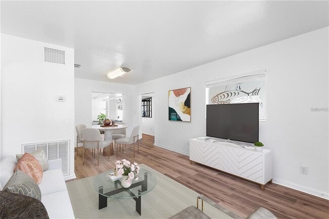 Photo - 1517 Gray St S